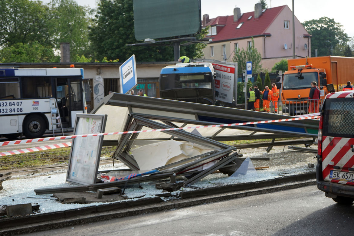 WYPADEK AUTOBUSU