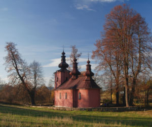 To jedna z najmniejszych wsi w Małopolsce. Znajduje się w niej zaledwie 16 domów
