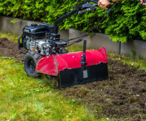 Szpadel do lamusa? Do ogrodów wkraczają lekkie nowoczesne glebogryzarki