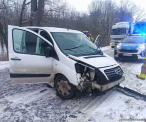 Wypadek busa w Niechlowie. Gdy policjanci zajrzeli do środka, oniemieli