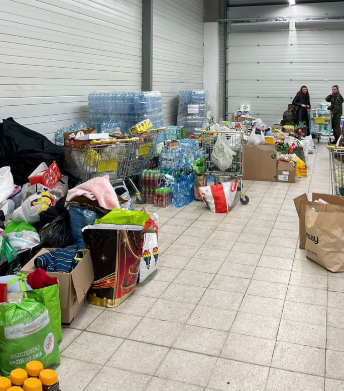 Na granicy w Korczowej na uchodźców czekają ludzie z całej Europy