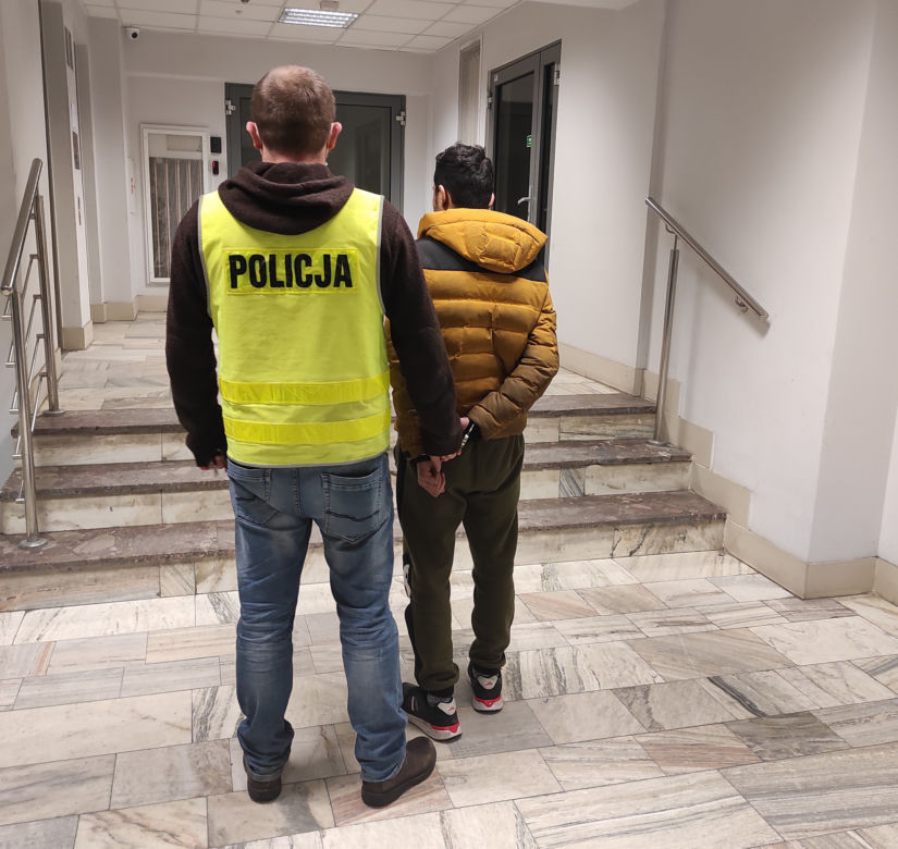Trzech Afgańczyków nielegalnie dotarło do Polski. Przejechali setki kilometrów między lodówkami!