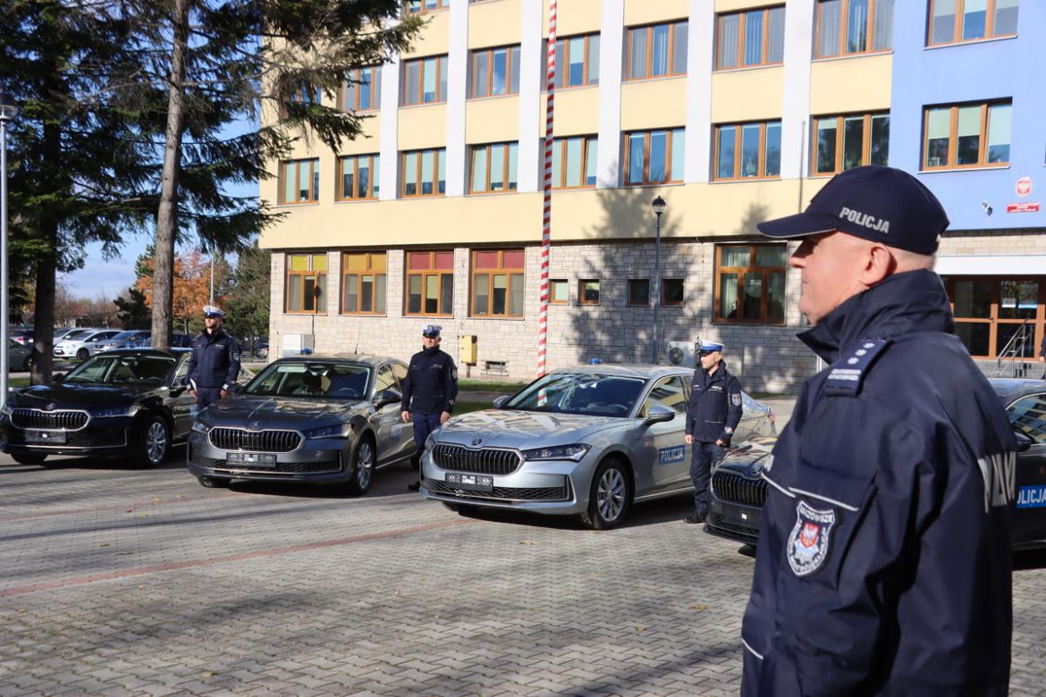 Nowe nieoznakowane radiowozy policji