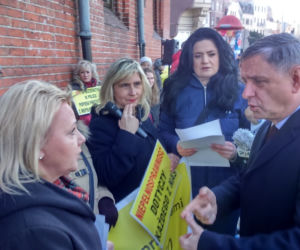Rodzice niepełnosprawnych od urodzenia protestowali w Toruniu