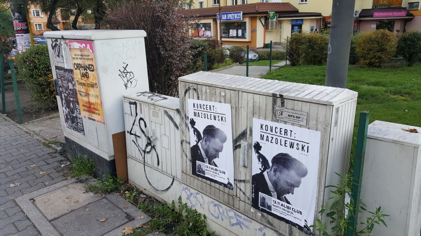 Wrocław jest pełen nielegalnie przyklejonych plakatów i ulotek