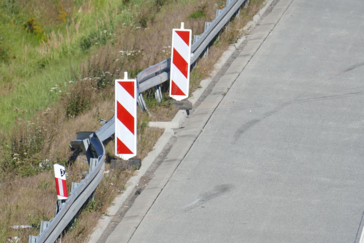 Spłonęli w swoim aucie, bo staranował ich pirat z BMW