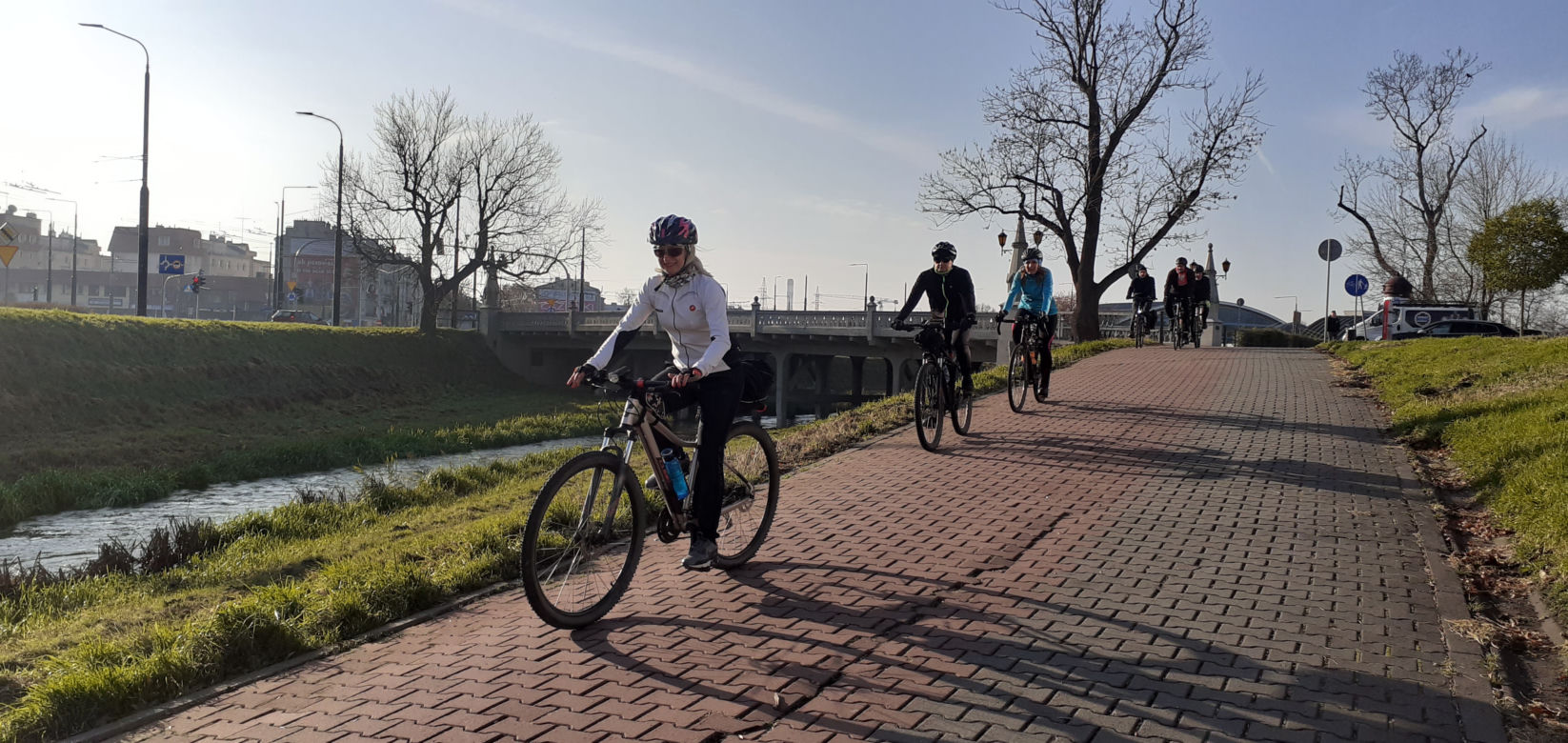 Lubelscy rowerzyści wyruszyli. Pokonają 103 kilometry w 103. rocznicę odzyskania niepodległości [GALERIA]