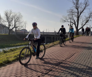 Lubelscy rowerzyści wyruszyli. Pokonają 103 kilometry w 103. rocznicę odzyskania niepodległości [GALERIA]