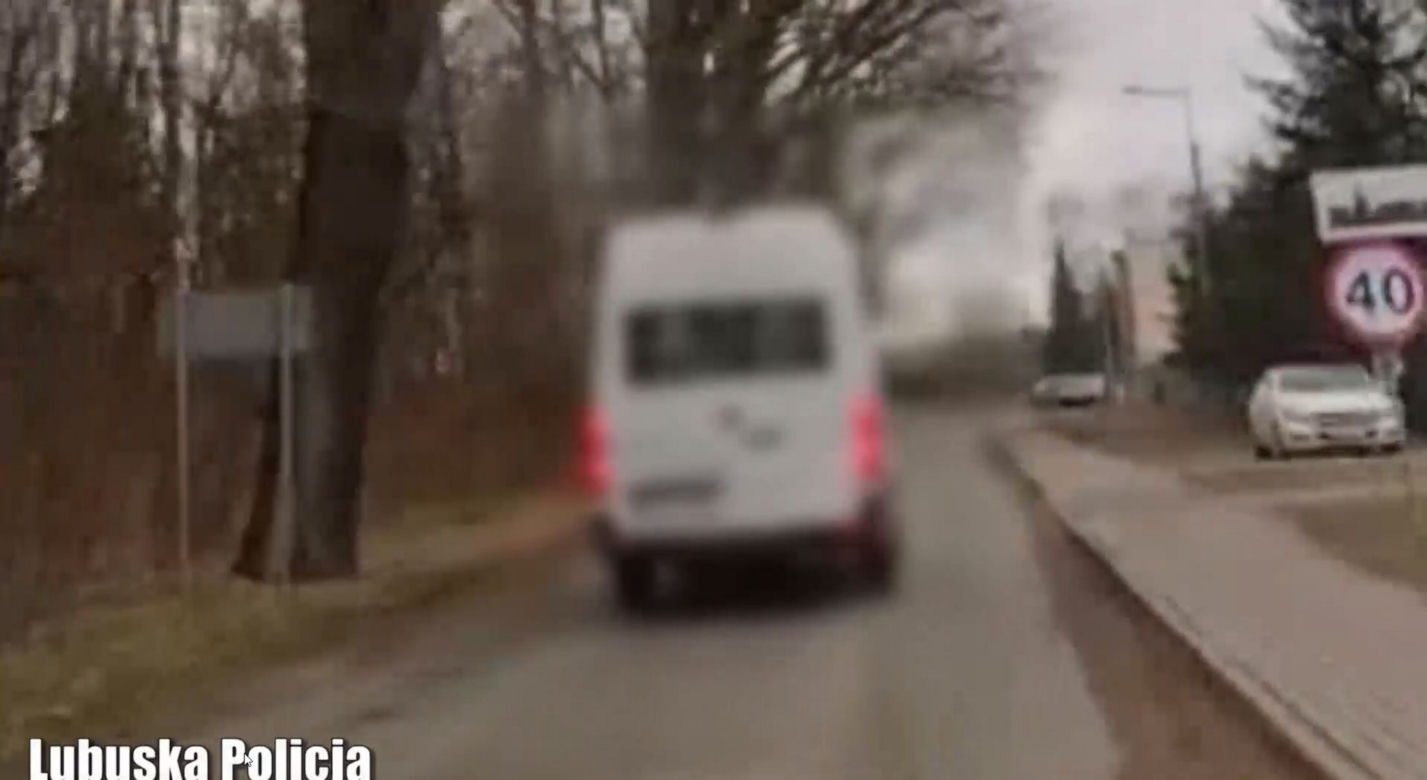 Szalony pościg za trojgiem nastolatków w Lubuskiem! Dwóch policjantów wylądowało w szpitalu [ZDJĘCIA].