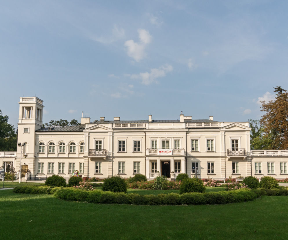 Pałac w Sannikach stracił 1/3 drzewostanu! Usuwanie skutków nawałnic może potrwać nawet kilka miesięcy [ZDJĘCIA]