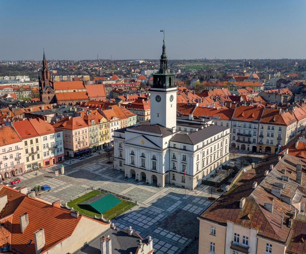 Baseny, kina i teatry ZAMKNIĘTE! Prezydent Kalisza zabiera głos w sprawie [WIDEO]