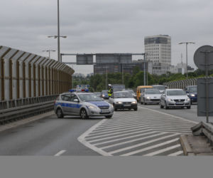 motocyklista na dostawczaku - estakada do wisłostrady zablokowana