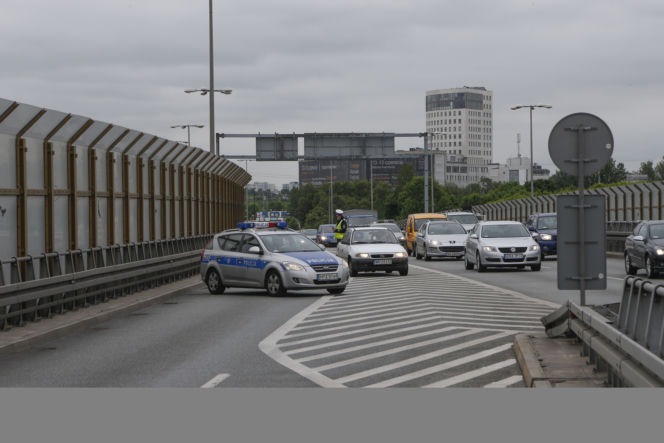 motocyklista na dostawczaku - estakada do wisłostrady zablokowana