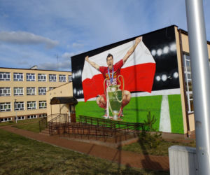 Mural przedstawiający Roberta Lewandowskiego