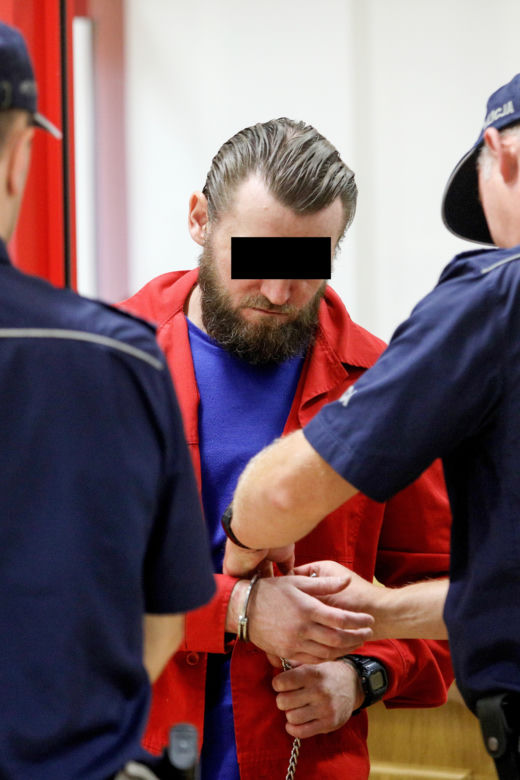 Przyznał się do zabójstwa policjanta. Radosław Ś. uśmiechał się podczas pierwszej rozprawy