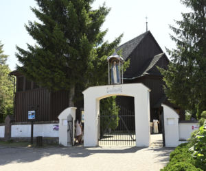 Tak zmienił się kościół z kultowego Rancza. Aktorzy zbierali na remont