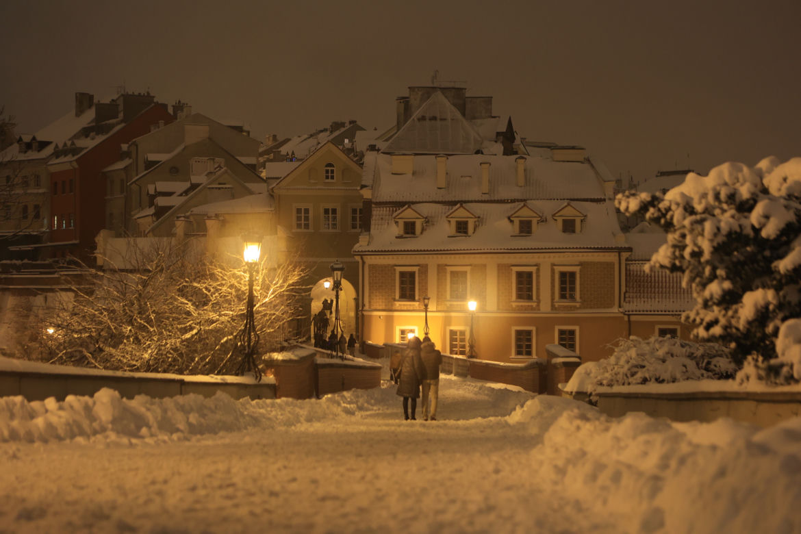 Śnieżny Lublin wieczorową porą
