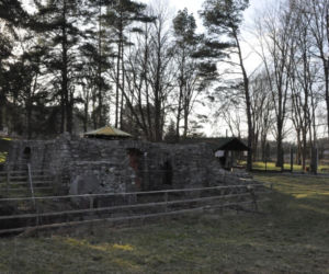 Ruiny Wielkiego Pieca Huty Rejów w Skarżysku-Kamiennej