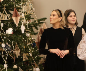 W Pałacu Prezydenckim już święta. Marta Nawrocka z rodziną ubierała choinkę