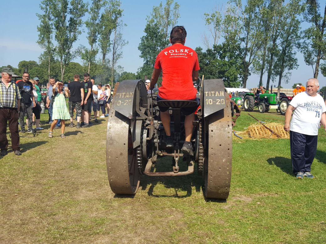 Festiwal starych ciągników w Wilkowicach. Setki maszyn, tysiące widzów i upał