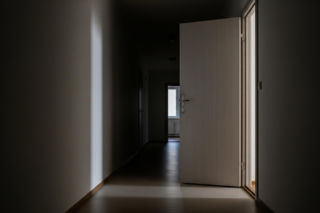 Dramat na Targówku. Co naprawdę wydarzyło się na szóstym piętrze?