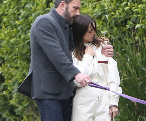 Ben Affleck i Ana de Armas na spacerze z psami