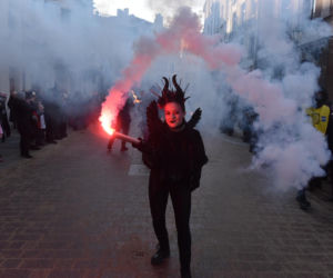 Orszak Trzech Króli 2026 w Toruniu. Zdjęcia z samego serca starówki