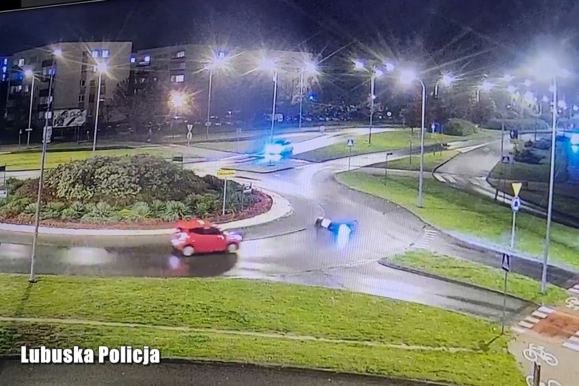 Makabryczny wypadek w Zielonej Górze! Auto nie wyhamowało przed leżącym na drodze rowerzystą [ZDJĘCIA]
