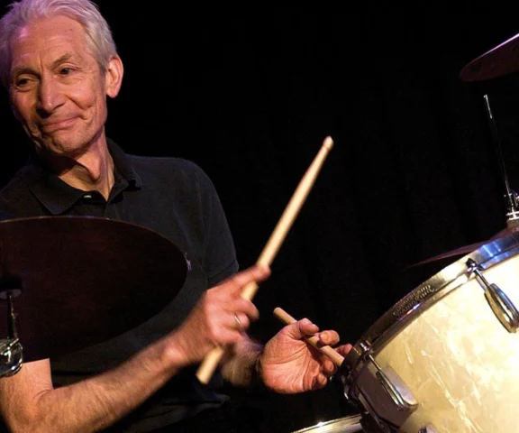 Zamieszkaj jak legenda The Rolling Stones. Dom Charliego Wattsa został wystawiony na sprzedaż!