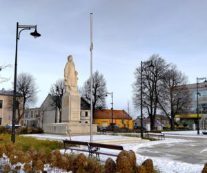 To najpiękniejsze średniowieczne miasto w Małopolsce. Leży obok Krakowa i olśniewa zabytkowym rynkiem