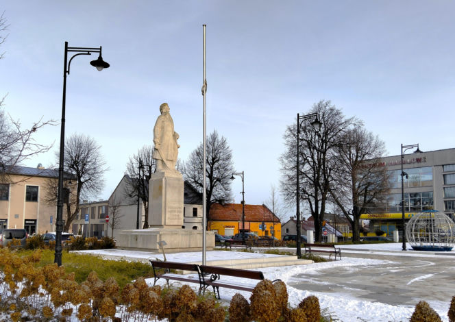 To najpiękniejsze średniowieczne miasto w Małopolsce. Leży obok Krakowa i olśniewa zabytkowym rynkiem