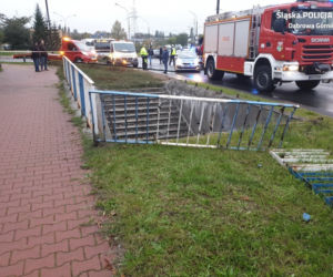 Przerażający wypadek w Dąbrowie Górniczej. Renault Clio dachowało w tunelu
