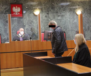 Zdziechowice Drugie. Poćwiartowane kawałki ciała na posesji. Oskarżony zaskoczył w sądzie