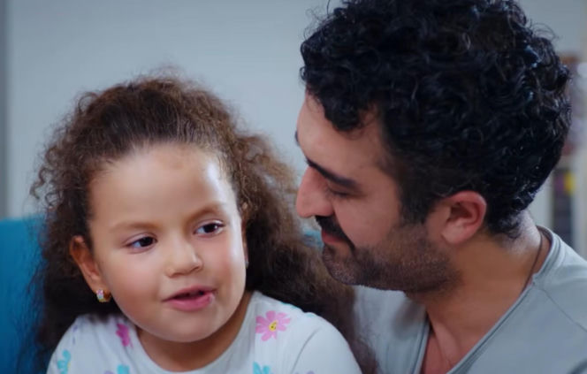 Dziedzictwo, odcinek 890: Trucizna więzi Nanę i Nazli, a Ayse i Ferit starają się o dobre relacje - wszystko dla Dogi