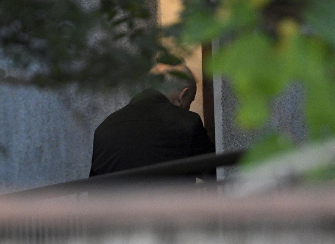 Jarosław Kaczyński w swoim domu na warszawskim Żoliborzu
