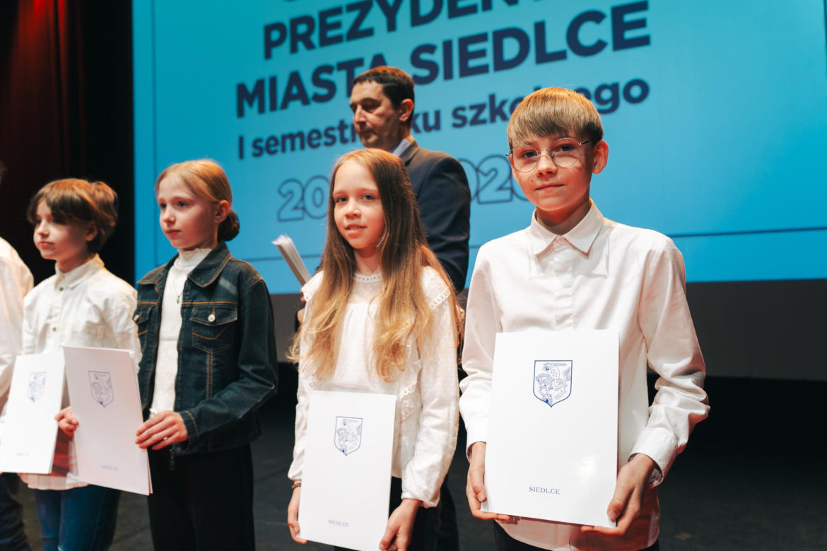 Najzdolniejsi uczniowie odebrali stypendia Prezydenta Miasta Siedlce