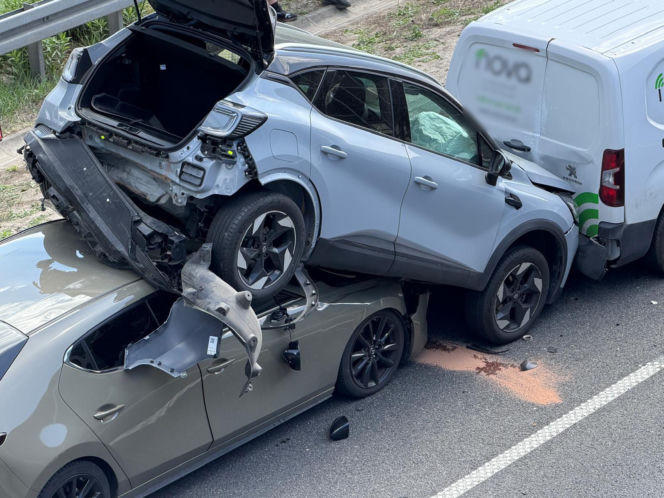 Spektakularna kolizja. Auto na aucie