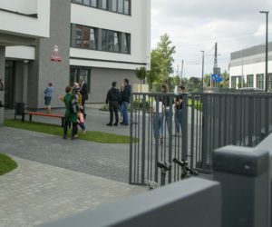 Wawerska szkoła z koronawirusem