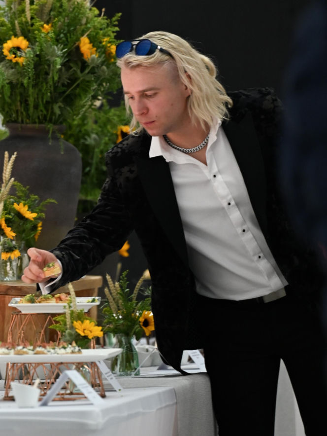 SKOLIM robi masę, ja fast food i kiełbasę