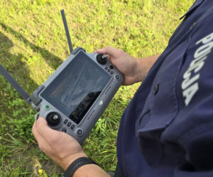 Policyjny dron nad niebezpiecznym skrzyżowaniem w Lesznie. Posypały się mandaty