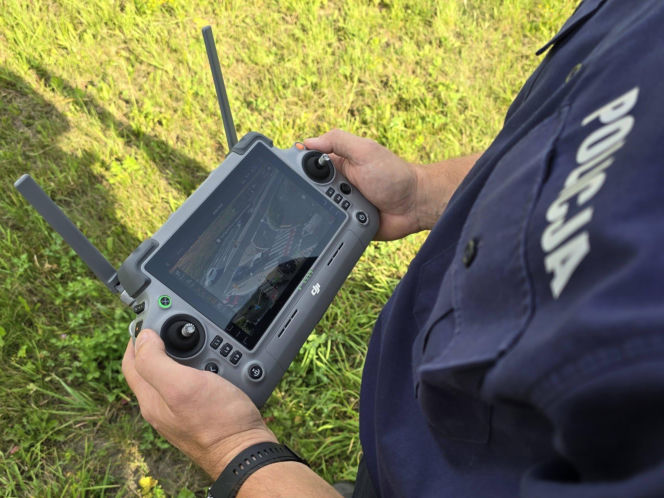 Policyjny dron nad niebezpiecznym skrzyżowaniem w Lesznie. Posypały się mandaty