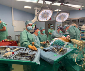 Genetyczny wyrok i trudna decyzja. Chirurdzy z Gliwic wykonali przełomowy zabieg bez implantów