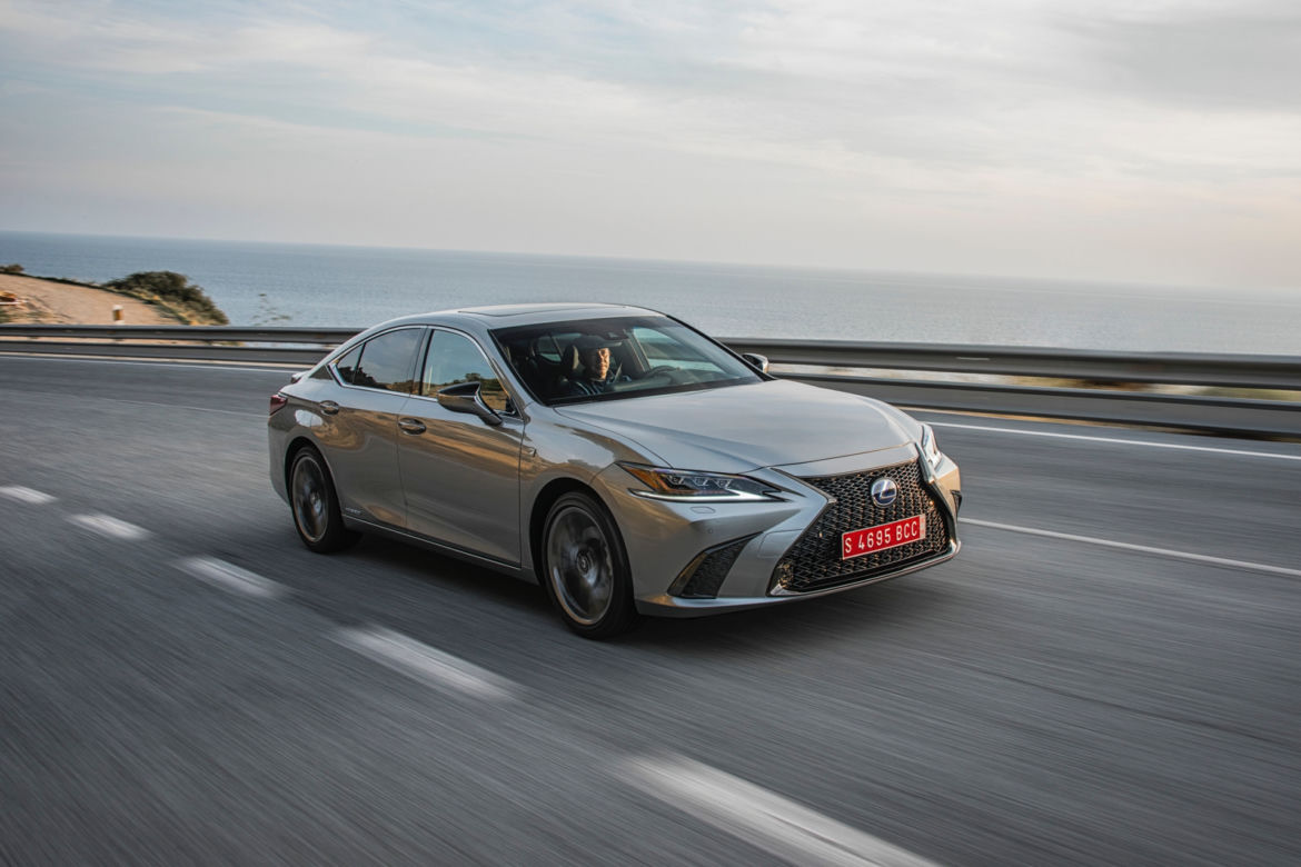 Lexus ES 300h F Sport 