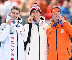 Panczenista Władimir Siemirunnij po biegu na 10 km, który dał mu srebrny medal olimpijski