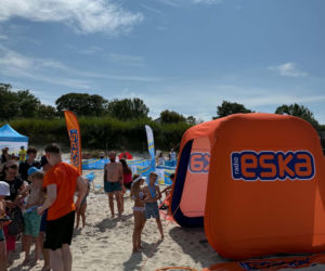 Niebieska i pomarańczowa ekipa rozgrzała plażę w Ustce! Baltic Tour Medicover Sport kontynuuje nadmorską trasę!