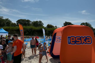 Niebieska i pomarańczowa ekipa rozgrzała plażę w Ustce! Baltic Tour Medicover Sport kontynuuje nadmorską trasę!