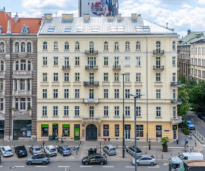 Południowa pierzeja Alej Jerozolimskich w centrum Warszawy