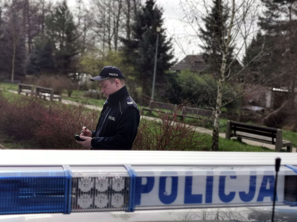 Szczecińscy policjanci kontrolują przestrzeganie kwarantanny