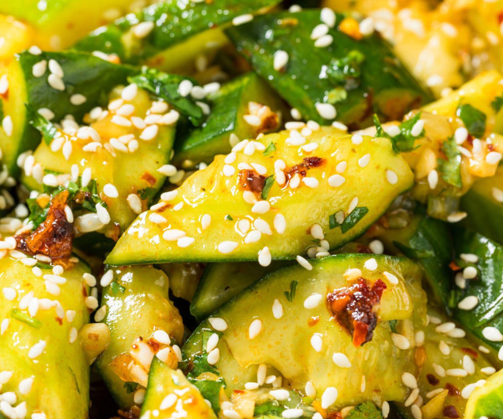 Ogórek z chili, który podkręca każdy obiad. Prosta surówka, a smakuje jak z dobrej azjatyckiej knajpy