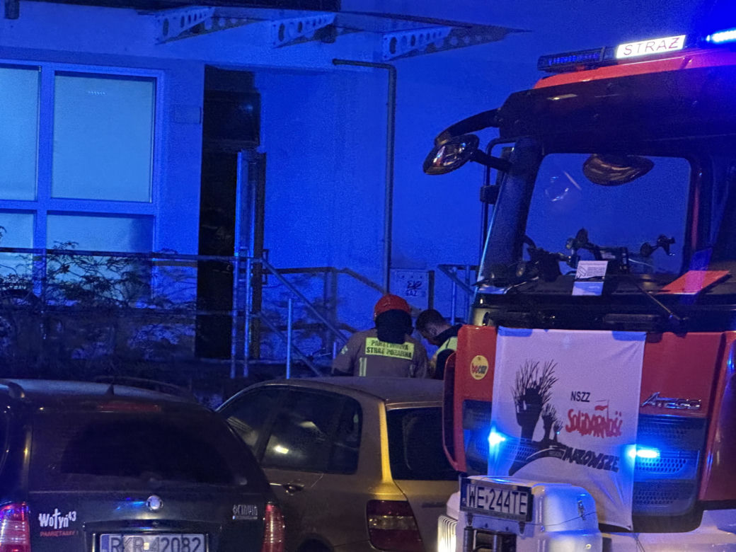 Dramat na Bemowie, mieszkanie płonęło jak pochodnia. W środku był dzieci